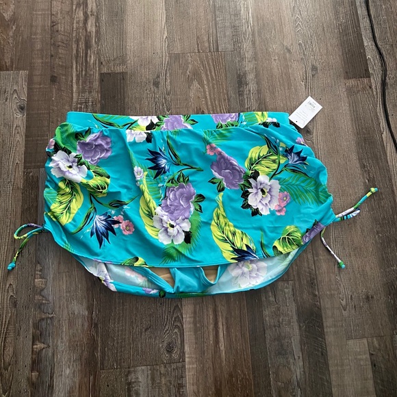 Skirted swim bottom